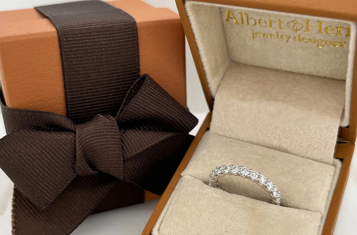 Eternity Ring 18kt Gold 20 Round Diamonds 2.59cts