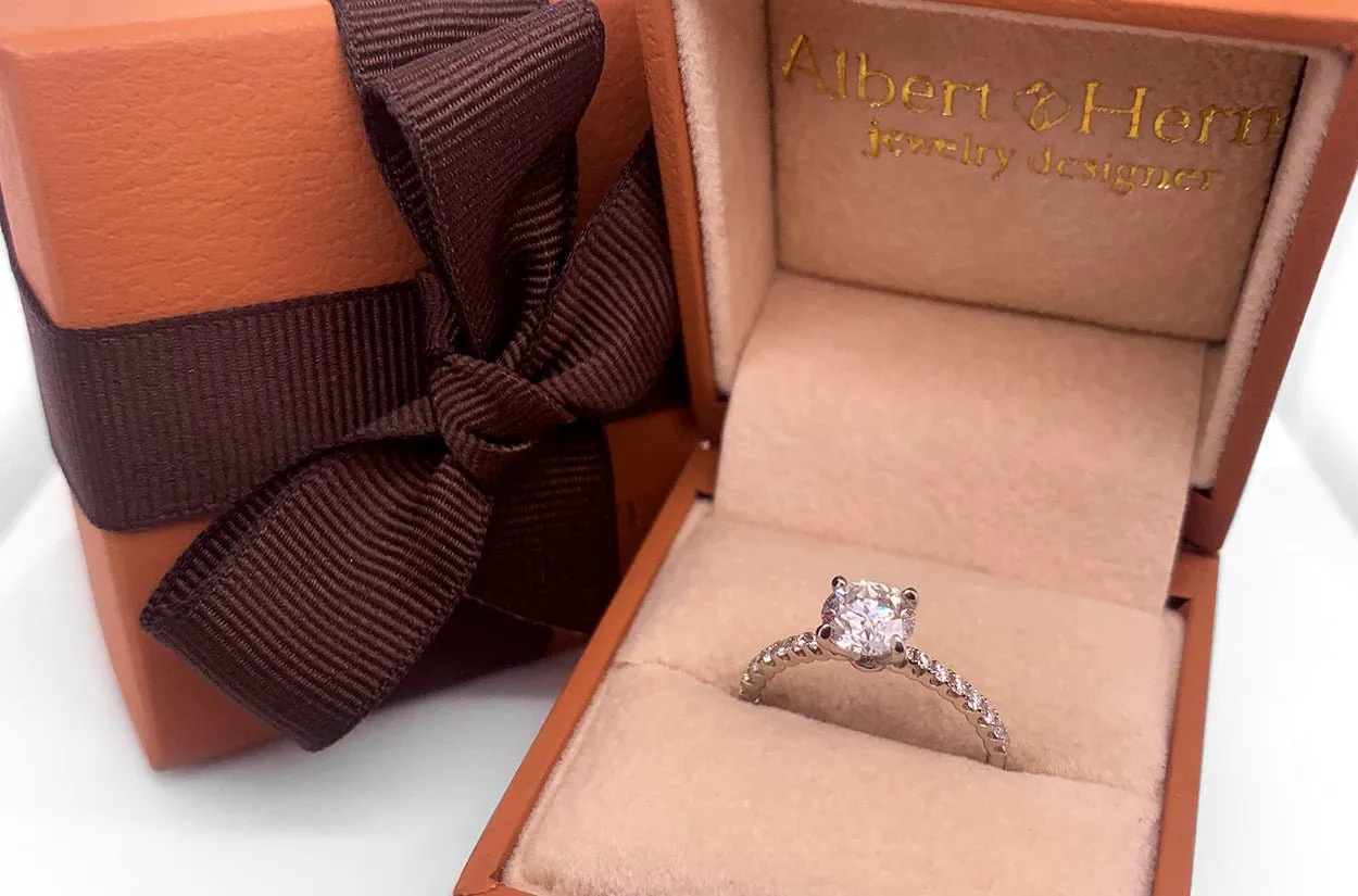 Ring 18kt White Gold Diamond 1.00cts G I1 & Pavé