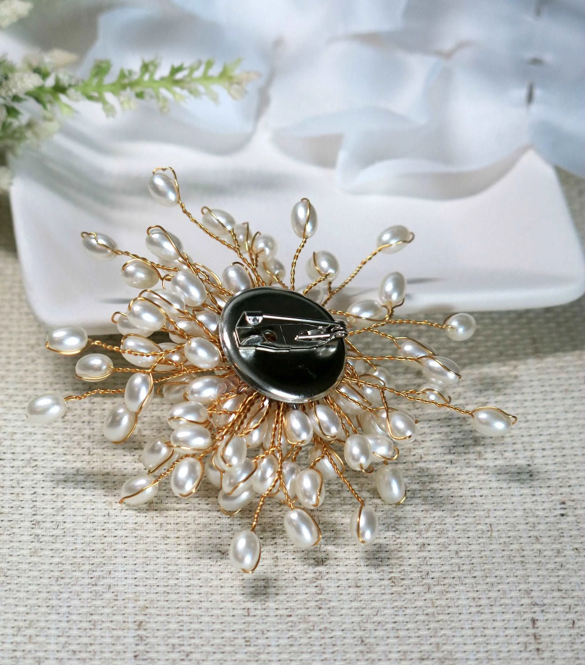 Starburst Pearl Bridal Circle Brooch, Gold Wire Pearl Flower Brooch, Large Wedding Pearl Cluster Floral Brooch