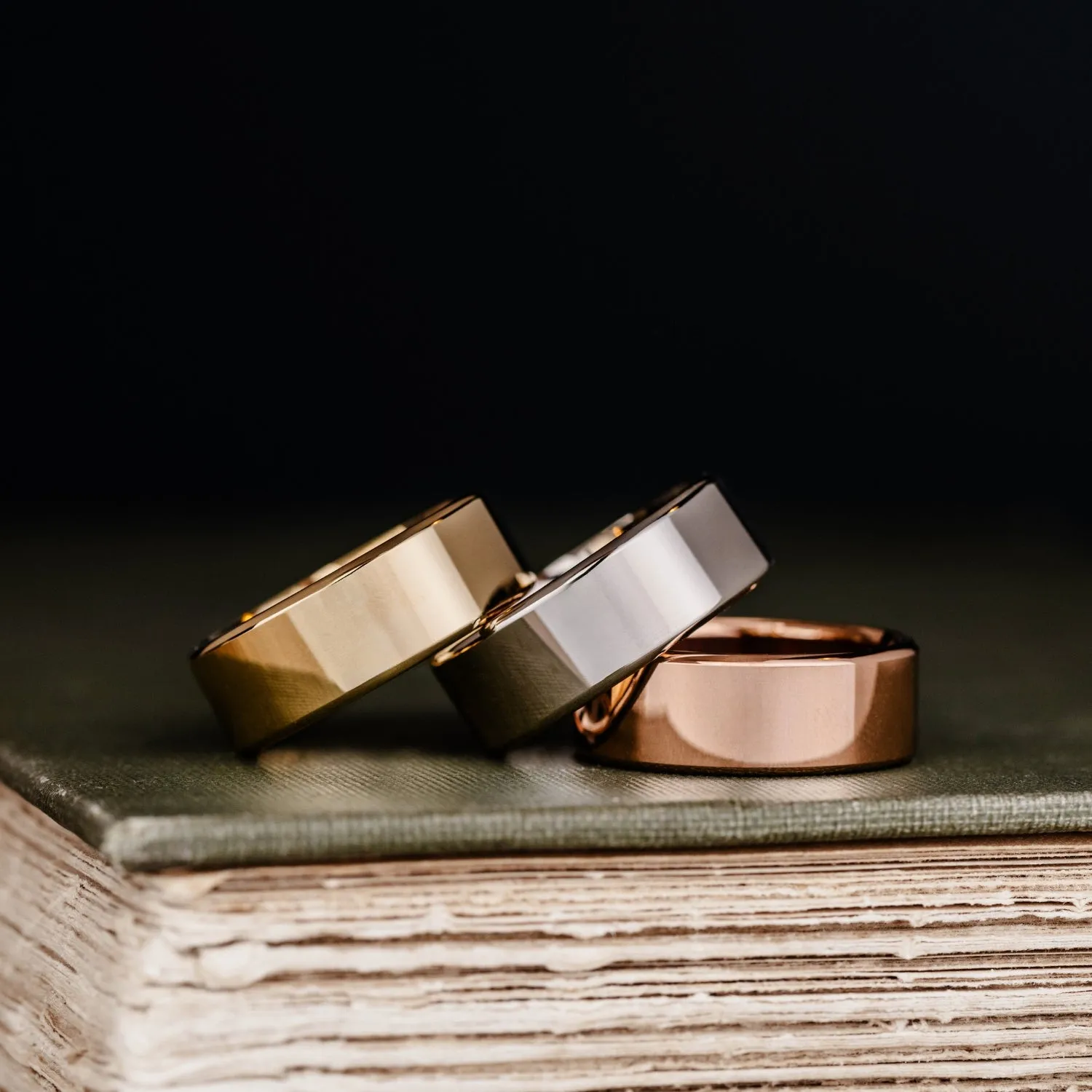 The Architect | 7mm & 8mm Men's Classic White Gold Wedding Band