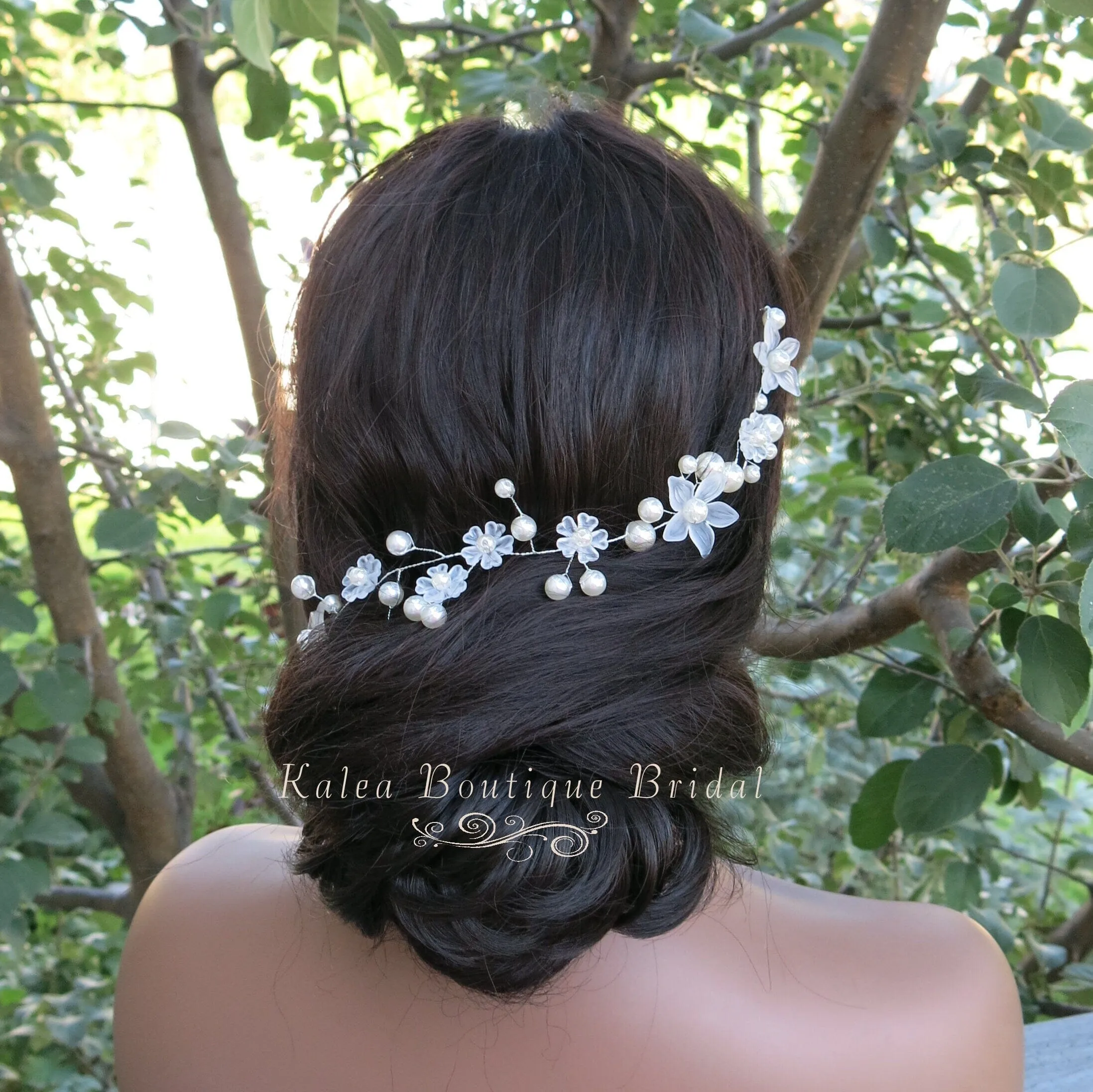 White Flower Pearl Wire Headband, Wedding Silver Wire Headband, Bridal Floral Tiara Head Wreath