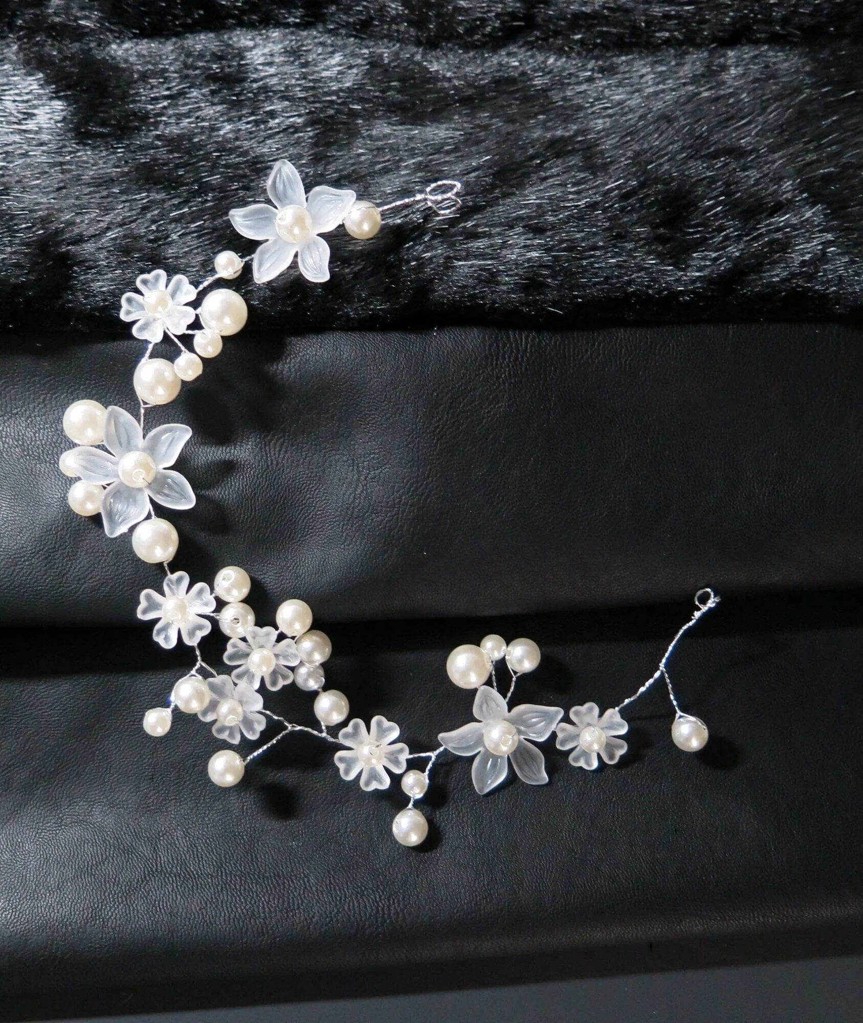White Flower Pearl Wire Headband, Wedding Silver Wire Headband, Bridal Floral Tiara Head Wreath