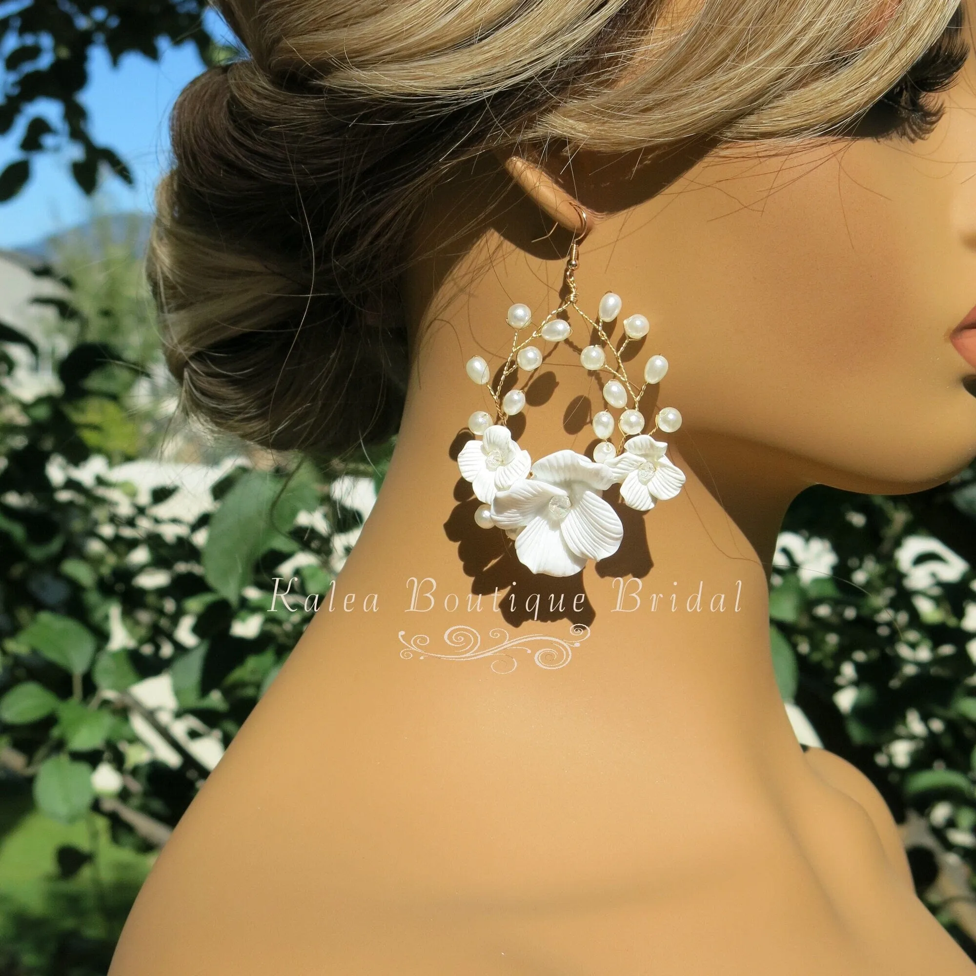 White Large Flower Dangle Hoop Earrings, Bridal Floral Hooped Earrings, Wedding Flower Pearl Wire Hoop Earrings